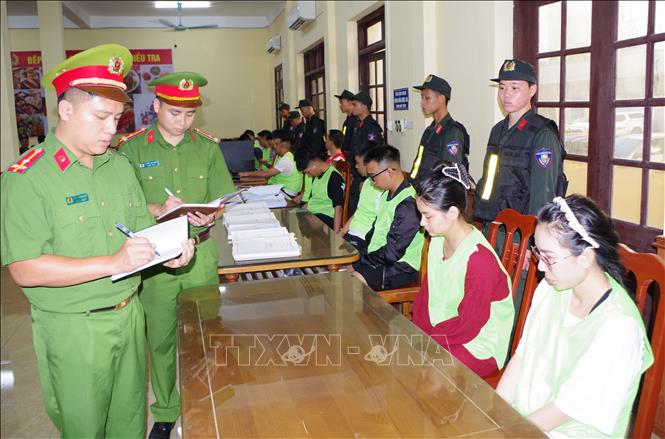 Bắt giữ 12 đối tượng lừa đảo chiếm đoạt tài sản trên không gian mạng hoạt động xuyên quốc gia